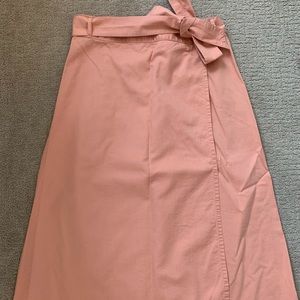 Peach color high waisted Madewell skirt.